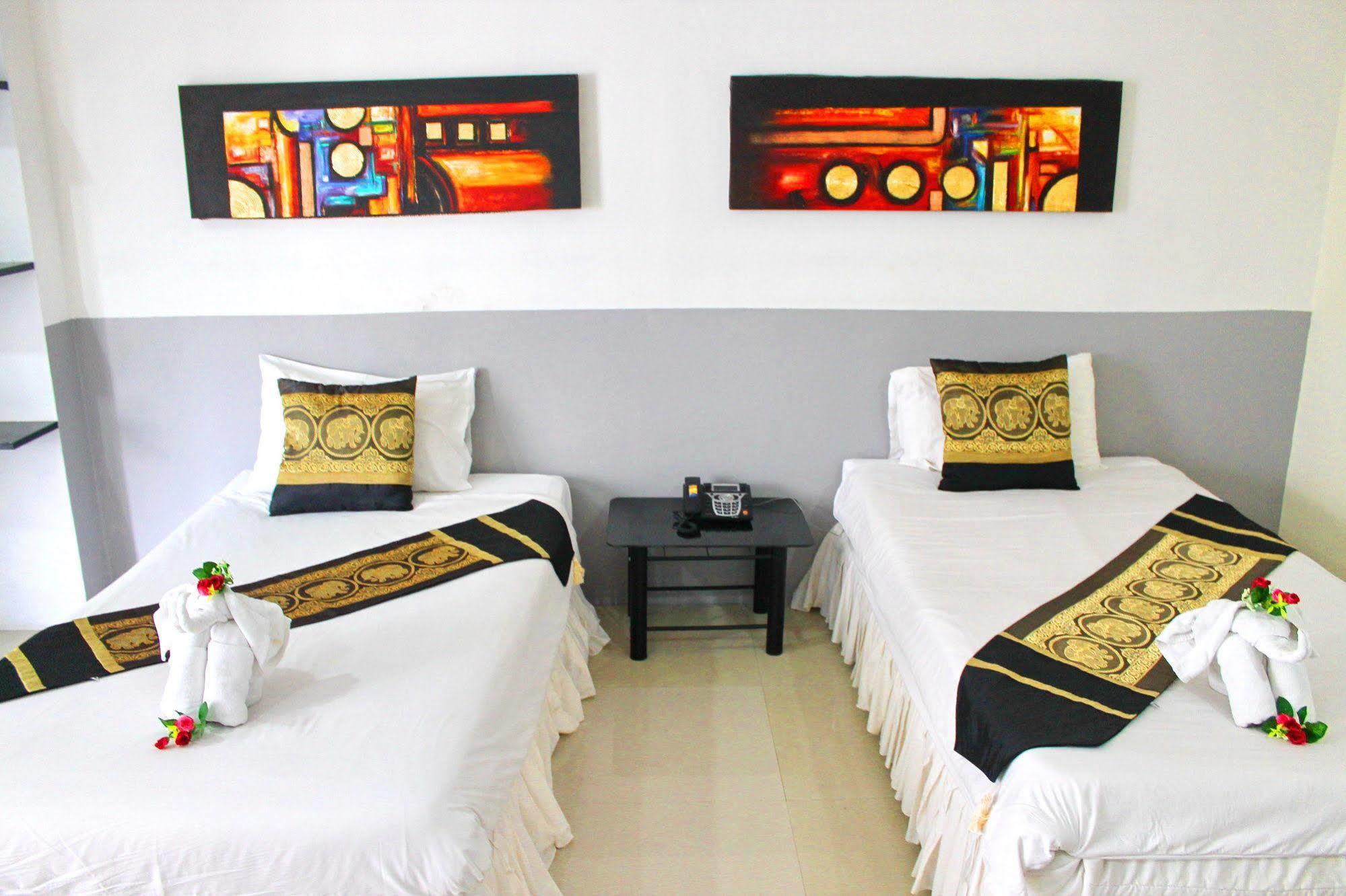 Lars-Lita Residence Patong Buitenkant foto
