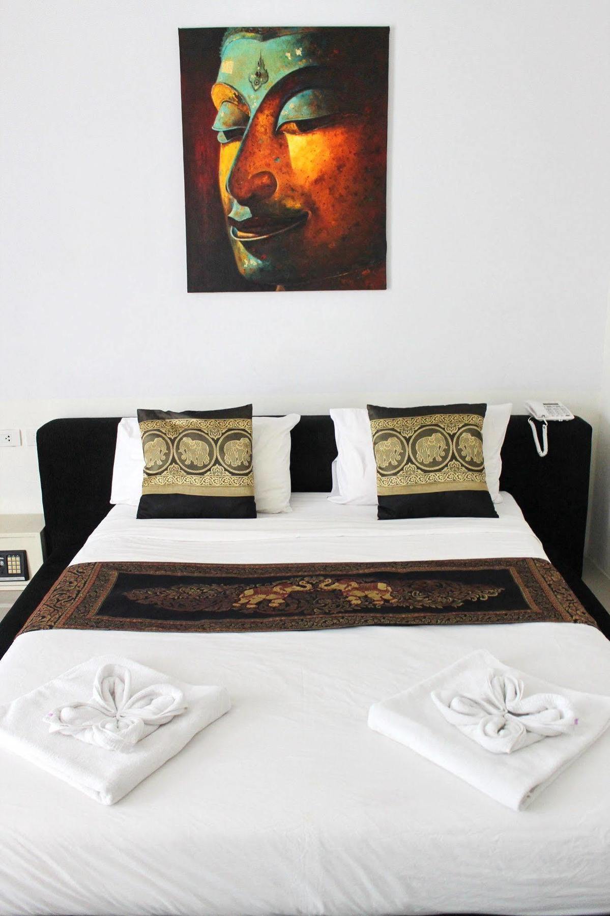 Lars-Lita Residence Patong Buitenkant foto