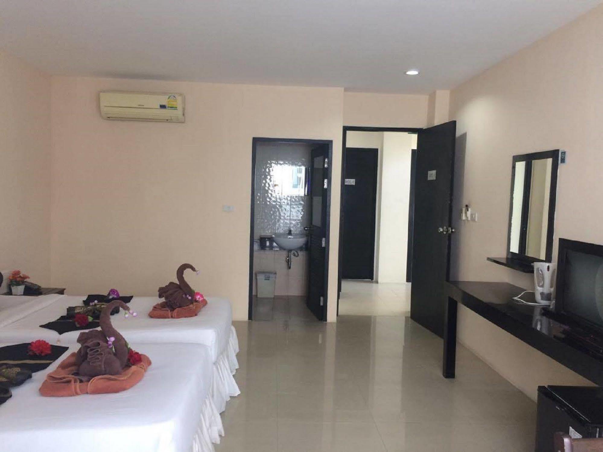 Lars-Lita Residence Patong Buitenkant foto
