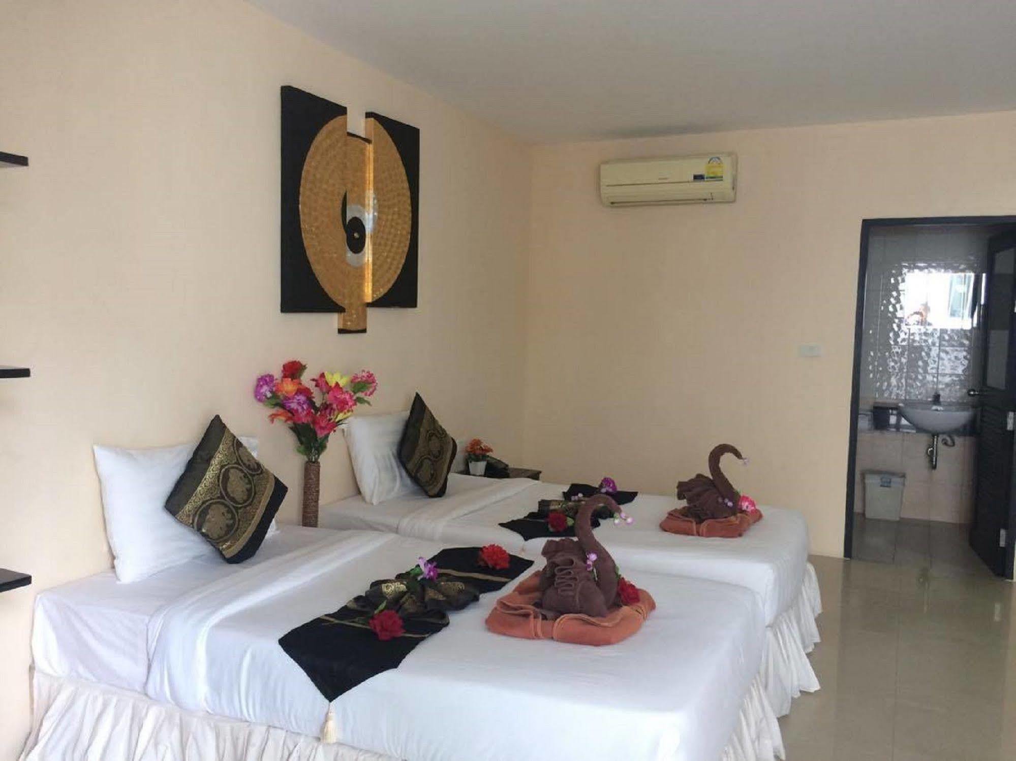 Lars-Lita Residence Patong Buitenkant foto