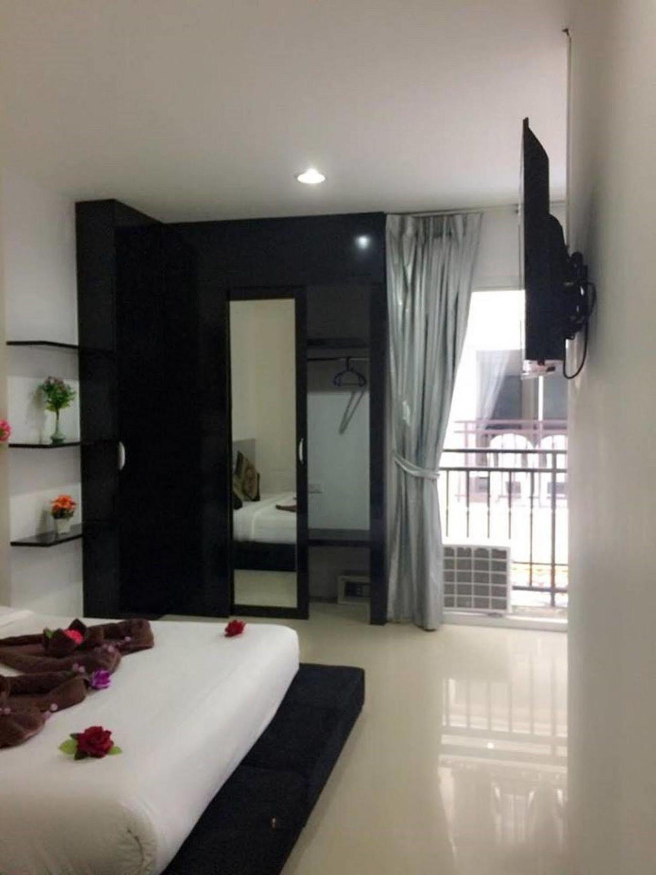 Lars-Lita Residence Patong Buitenkant foto