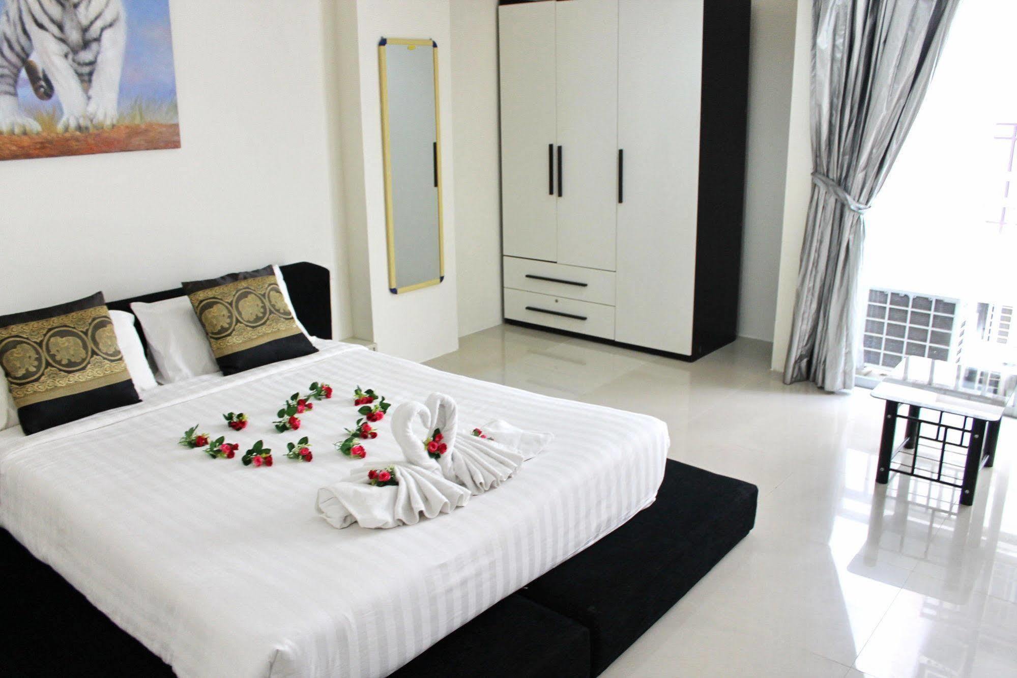 Lars-Lita Residence Patong Buitenkant foto